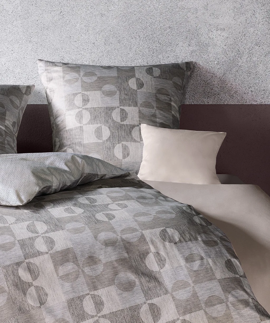 Black Premium Schweizer Satin Silber – Ambiente 2