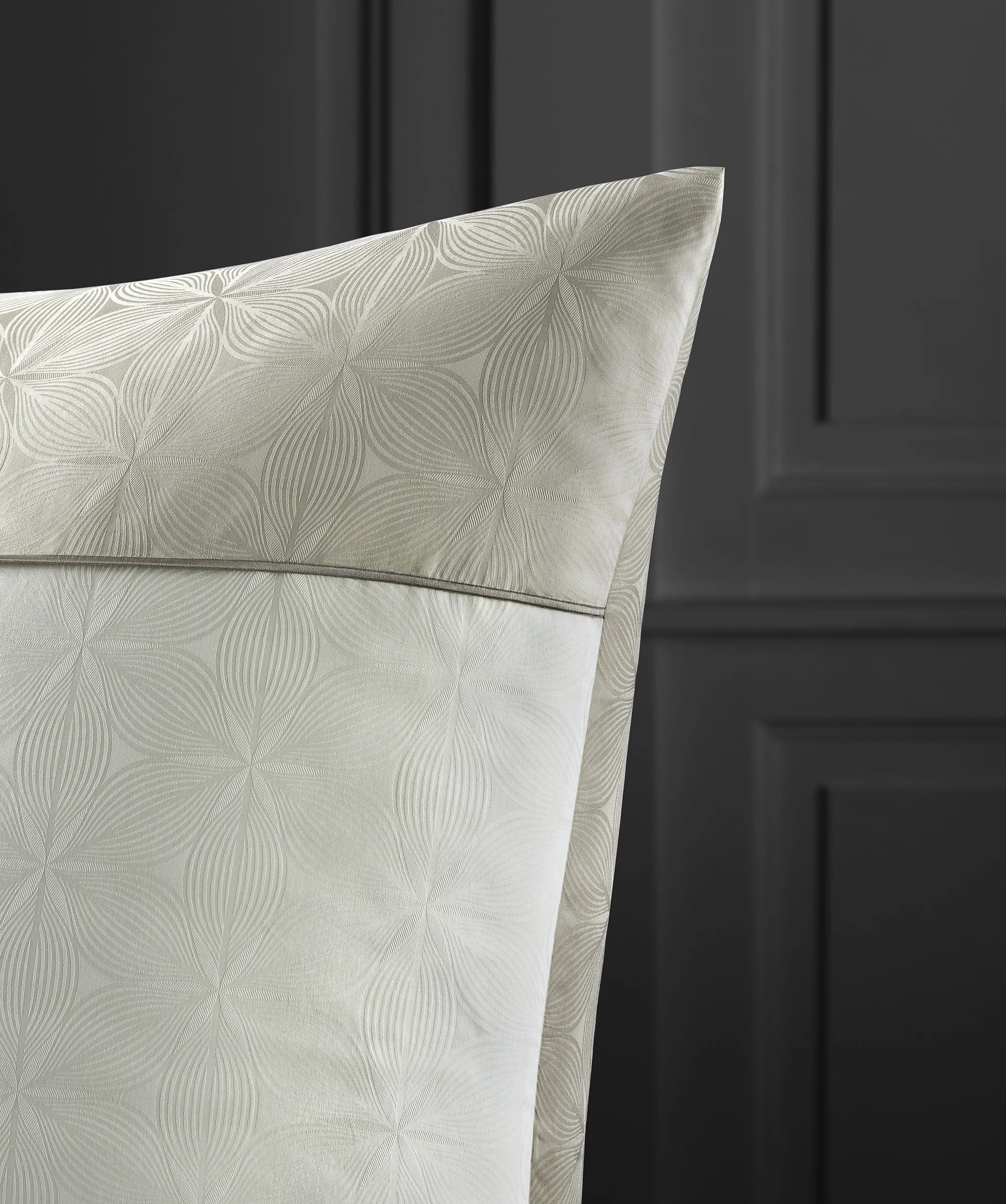 Black Premium Damast Creme – Detail